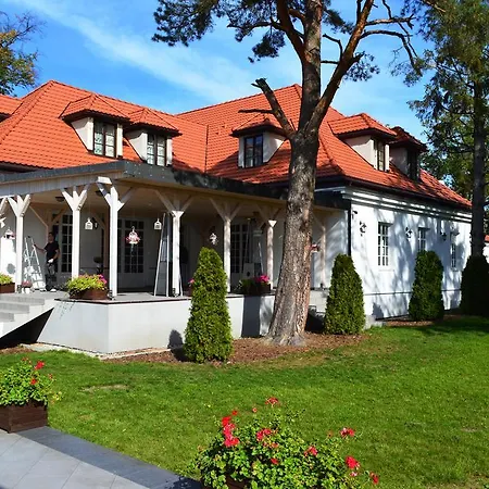 Bed & Breakfast Dwor Many, Noclegi Suntago & Deepspot 3*