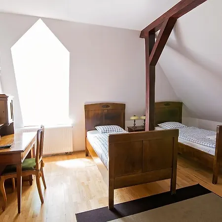 Dwor Many, Noclegi Suntago & Deepspot Bed & Breakfast