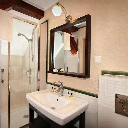 Dwor Many, Noclegi Suntago & Deepspot Bed & Breakfast 3*
