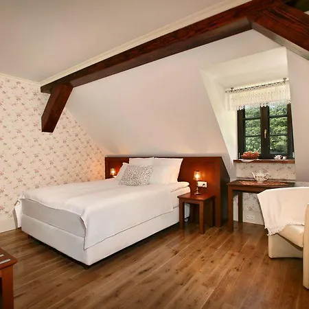 Dwor Many, Noclegi Suntago & Deepspot Bed & Breakfast Many