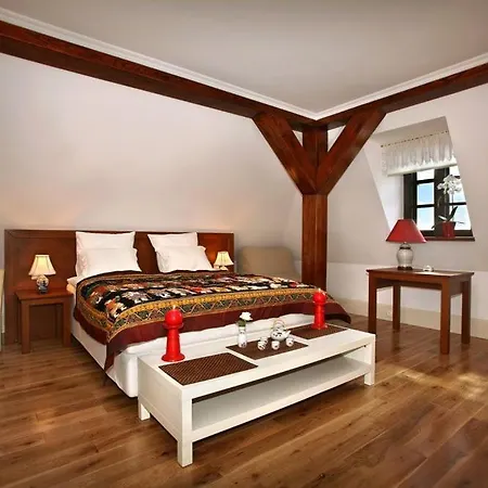 Bed & Breakfast Dwor Many, Noclegi Suntago & Deepspot 3*