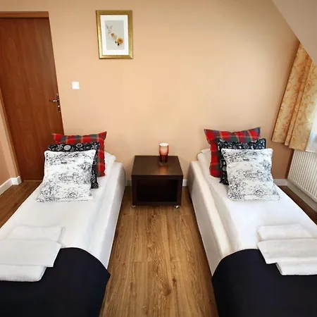Dwor Many, Noclegi Suntago & Deepspot Bed & Breakfast 3*