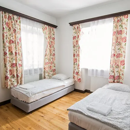 Dwor Many, Noclegi Suntago & Deepspot Bed & Breakfast