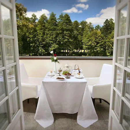 Bed & Breakfast Dwor Many, Noclegi Suntago & Deepspot